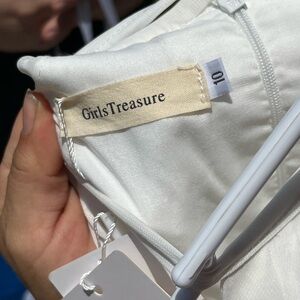 Girls treasure flower girl dress size 10 white ,  in great shape clean. New